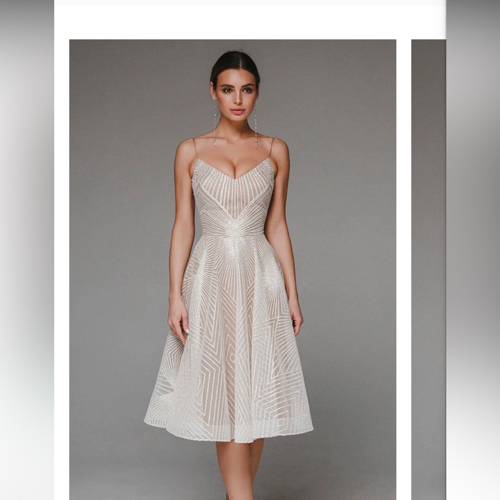 Lemalaya Vela dress, short.